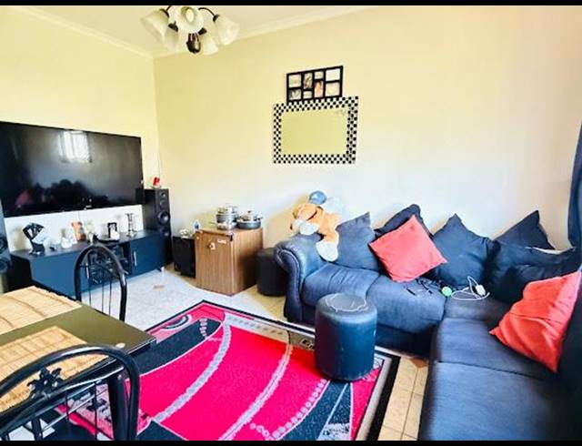 1 BEDROOM APARTMENT FOR SALE IN ESSENWOOD